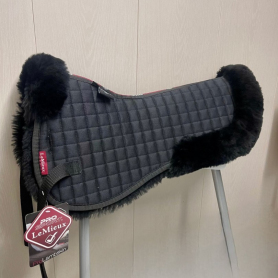 Меховушка (полупотник\амортизатор) под седло LeMieux